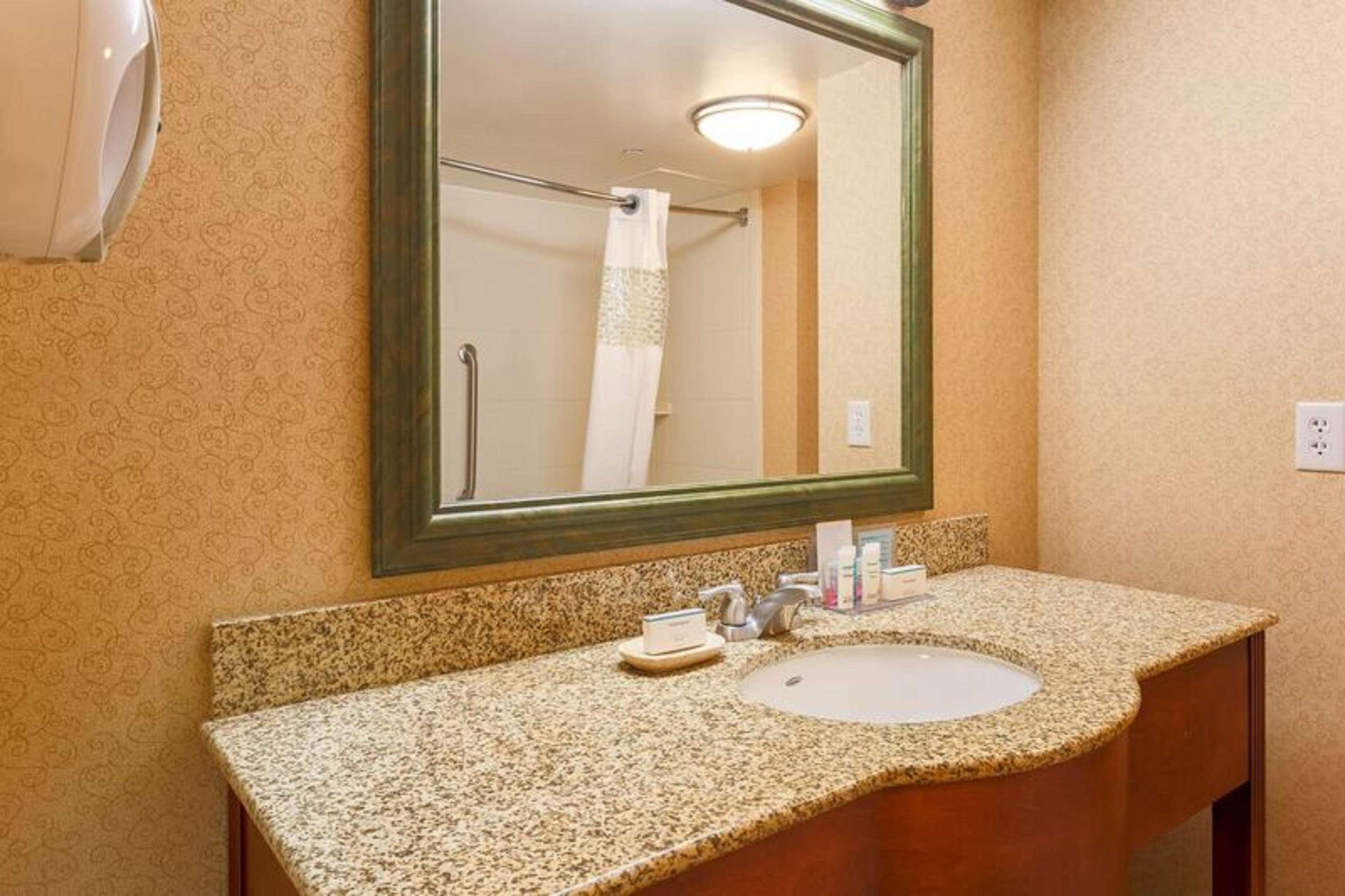 Hampton Inn & Suites Poughkeepsie Spackenkill Dış mekan fotoğraf