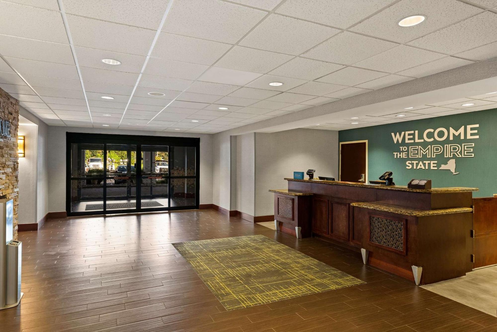 Hampton Inn & Suites Poughkeepsie Spackenkill Dış mekan fotoğraf