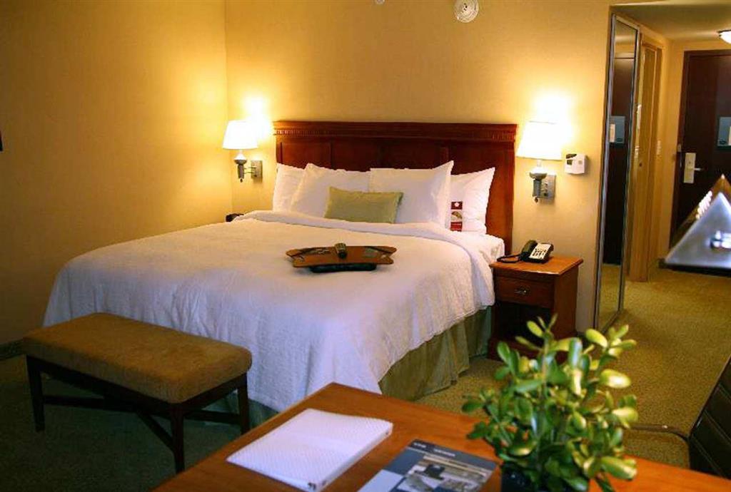 Hampton Inn & Suites Poughkeepsie Spackenkill Oda fotoğraf